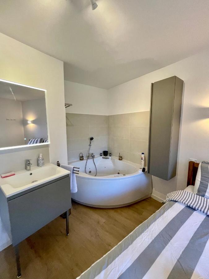 Badine Beach 5P Plage Piscine Balneo Clim Jardin Exotique Йер Экстерьер фото
